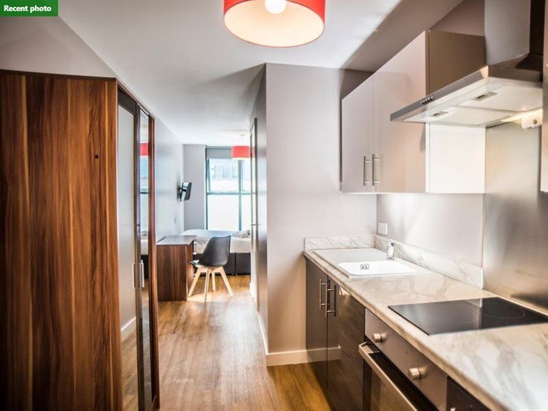 Oyo Vincent Apartments Ливърпул Екстериор снимка